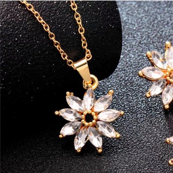Cute Gold Plated Zirconia Necklace Earrings set. - Picture 4 of 8